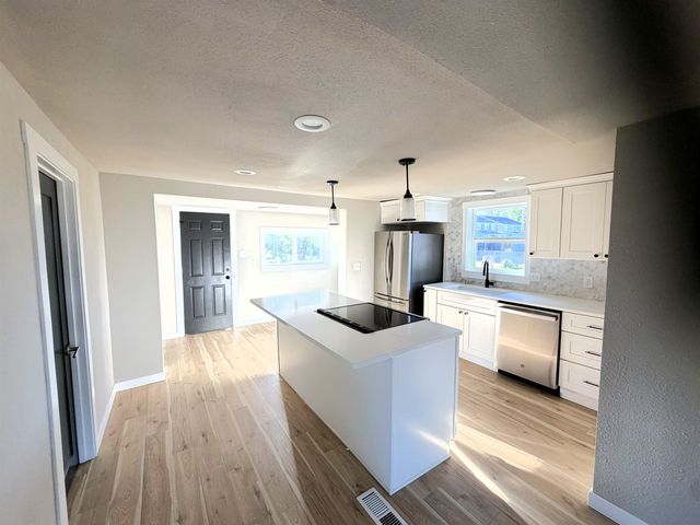 6015 N Monroe St, Spokane, WA 99205