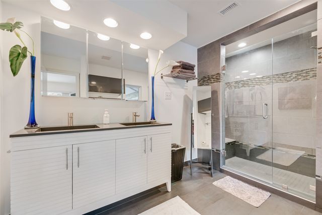 3237 Sharpview Circle, Dallas, TX 75228