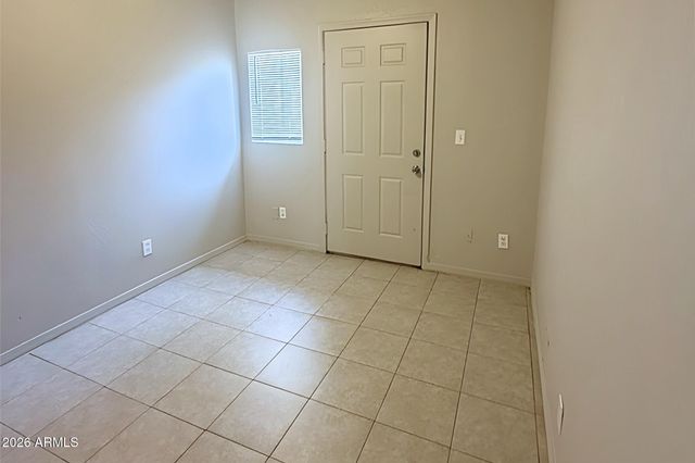 1702 W SHANGRI LA Road 2, Phoenix, AZ 85029