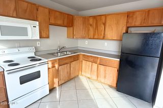 1702 W SHANGRI LA Road 2, Phoenix, AZ 85029