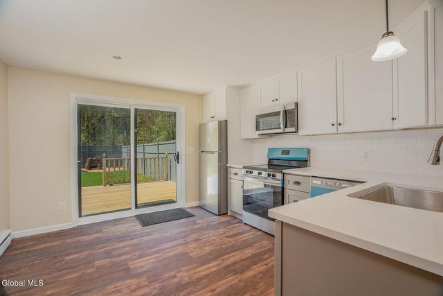 2 Queen Ann Court, Queensbury, NY 12804