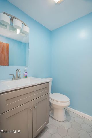 2 Queen Ann Court, Queensbury, NY 12804