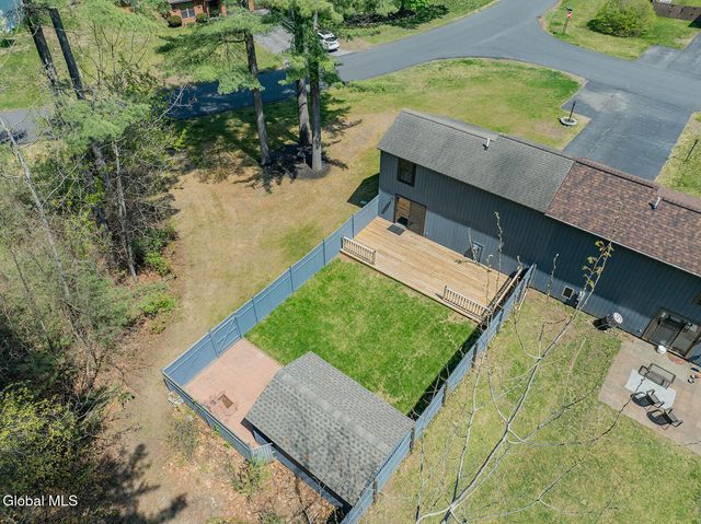 2 Queen Ann Court, Queensbury, NY 12804