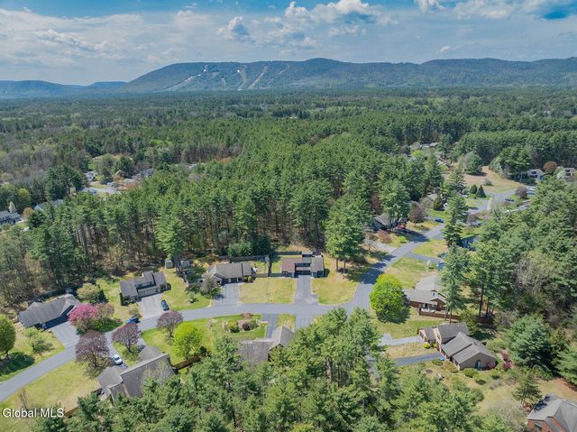 2 Queen Ann Court, Queensbury, NY 12804