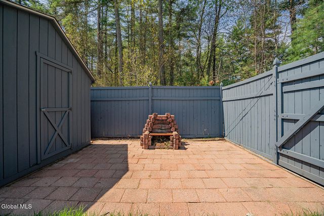 2 Queen Ann Court, Queensbury, NY 12804
