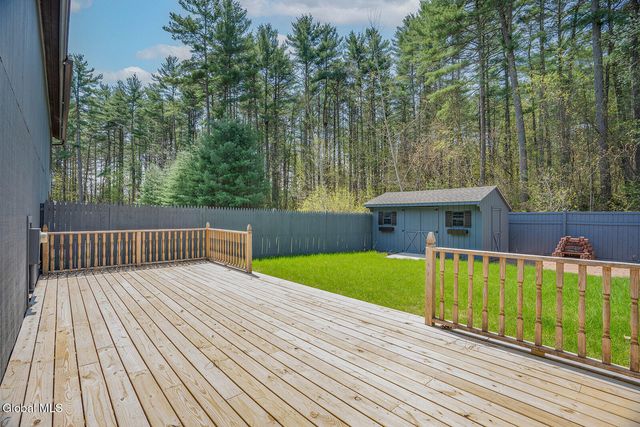 2 Queen Ann Court, Queensbury, NY 12804
