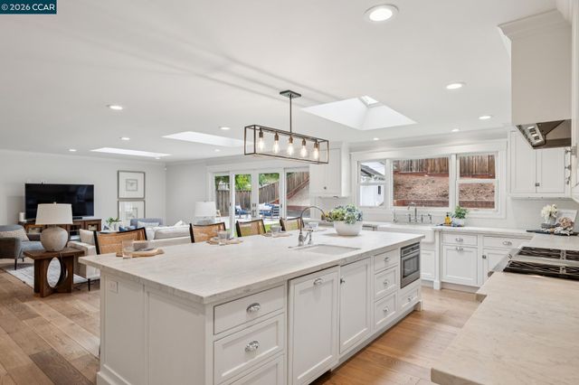 121 Castleford Cir, Danville, CA 94526