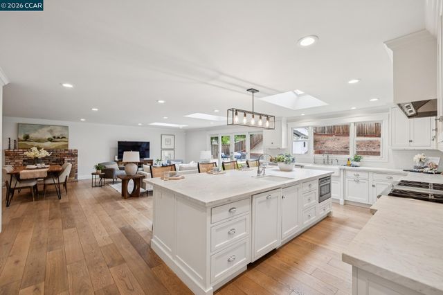121 Castleford Cir, Danville, CA 94526