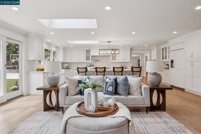 121 Castleford Cir, Danville, CA 94526