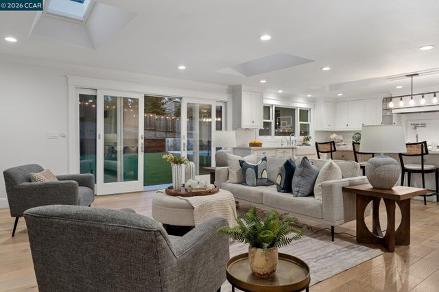 121 Castleford Cir, Danville, CA 94526