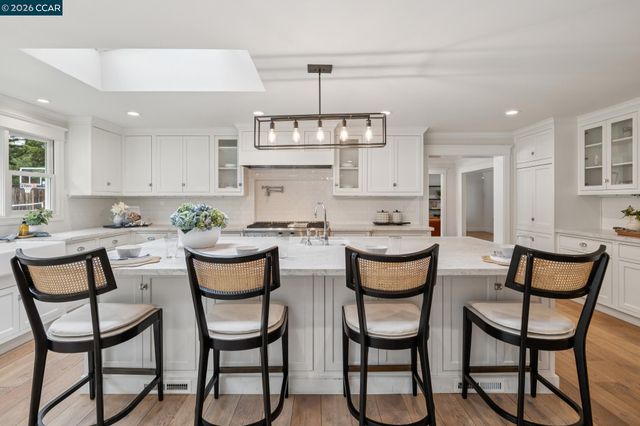 121 Castleford Cir, Danville, CA 94526