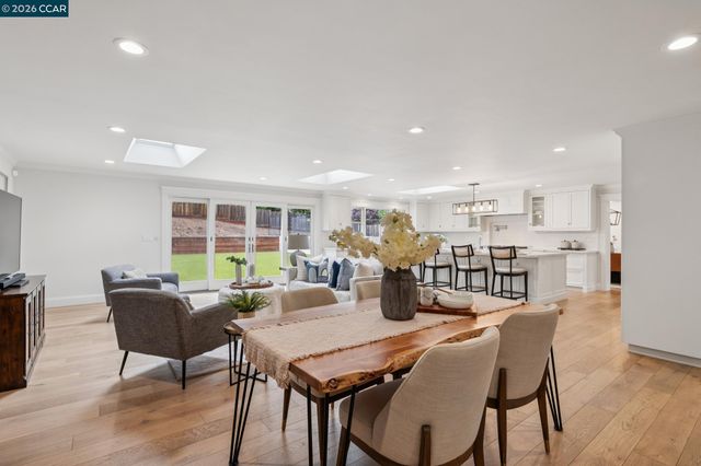 121 Castleford Cir, Danville, CA 94526