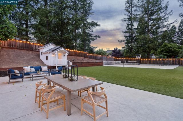 121 Castleford Cir, Danville, CA 94526