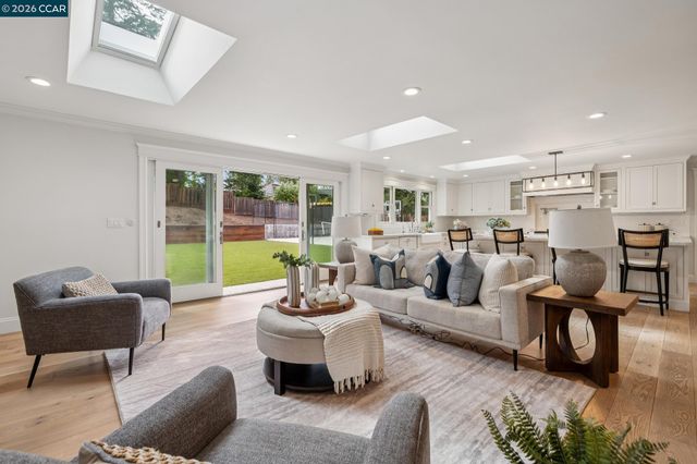 121 Castleford Cir, Danville, CA 94526