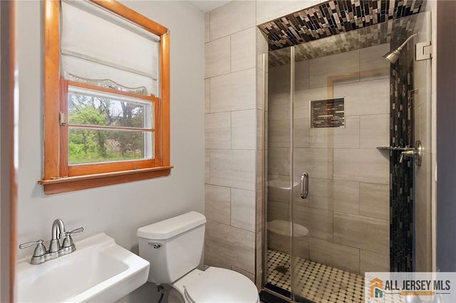 178 Jeff Street, Edison, NJ 08837