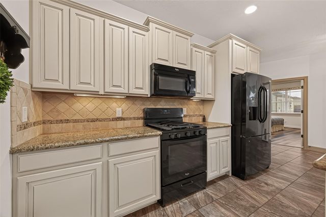 14063 Belmont Circle, Mont Belvieu, TX 77523