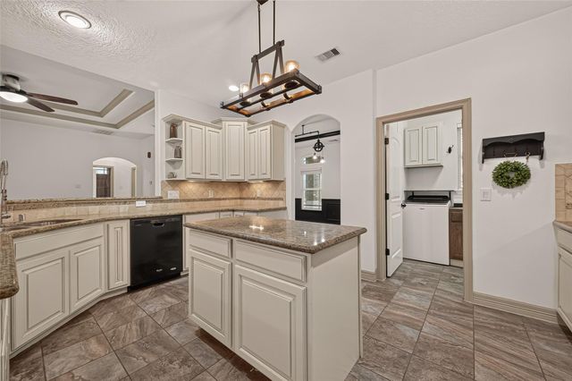 14063 Belmont Circle, Mont Belvieu, TX 77523