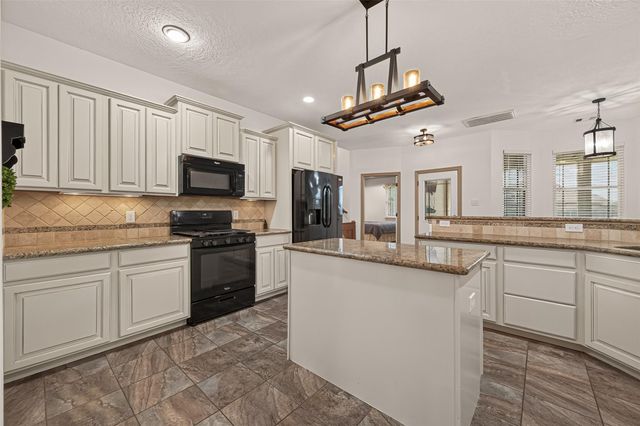 14063 Belmont Circle, Mont Belvieu, TX 77523