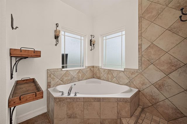14063 Belmont Circle, Mont Belvieu, TX 77523