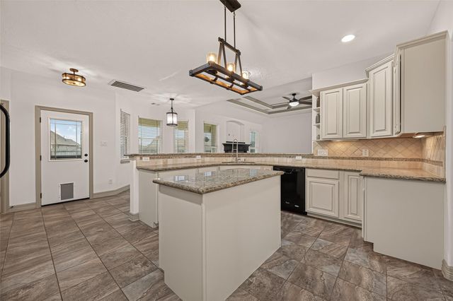 14063 Belmont Circle, Mont Belvieu, TX 77523