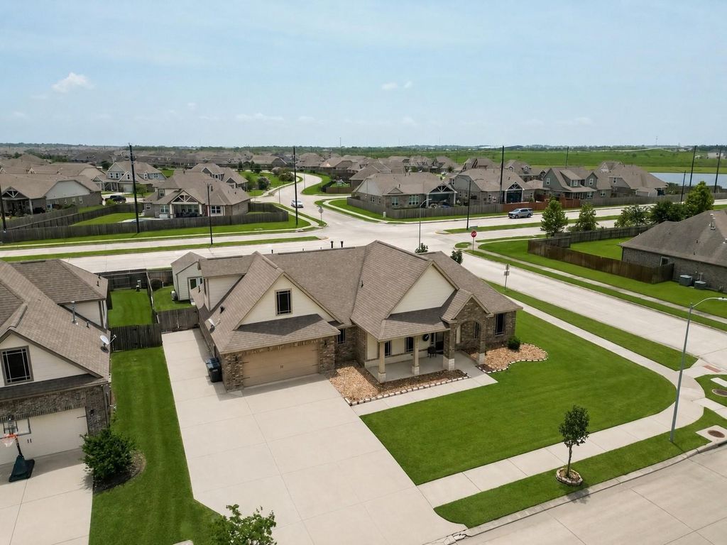 14063 Belmont Circle, Mont Belvieu, TX 77523