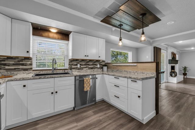 1208 Southwood Drive, Woodway, TX 76712