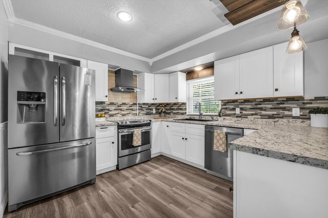 1208 Southwood Drive, Woodway, TX 76712