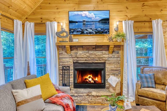 307 Bent Wood Lane, Blue Ridge, GA 30513