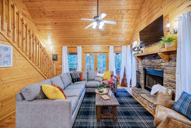 307 Bent Wood Lane, Blue Ridge, GA 30513