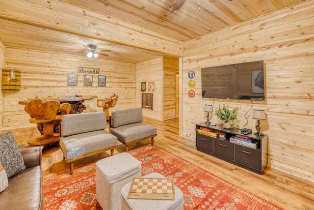 307 Bent Wood Lane, Blue Ridge, GA 30513