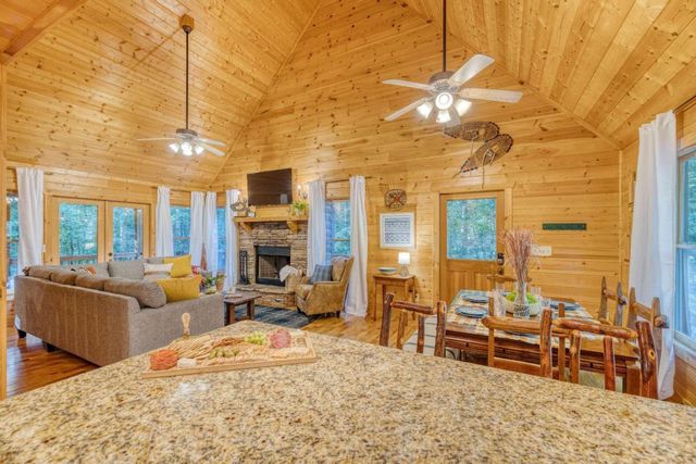 307 Bent Wood Lane, Blue Ridge, GA 30513