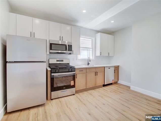 36 42nd Street, Irvington, NJ 07111