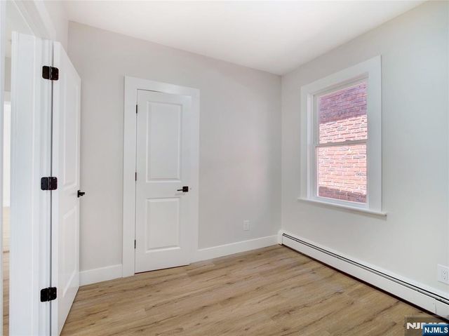 36 42nd Street, Irvington, NJ 07111