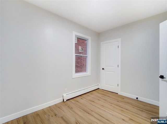 36 42nd Street, Irvington, NJ 07111