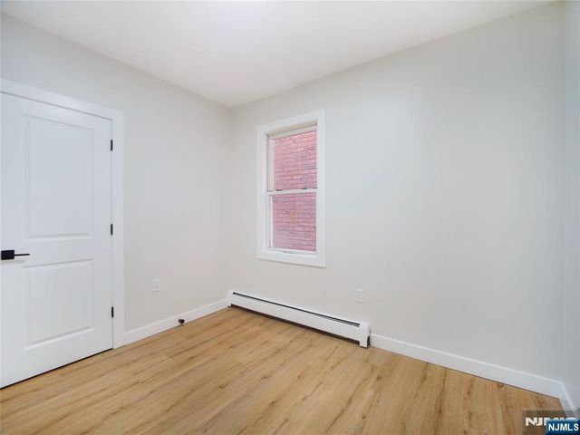 36 42nd Street, Irvington, NJ 07111