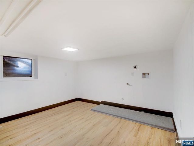 36 42nd Street, Irvington, NJ 07111