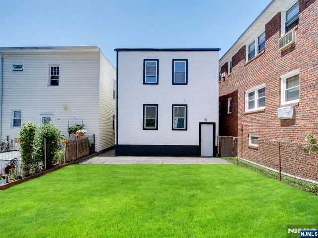 36 42nd Street, Irvington, NJ 07111