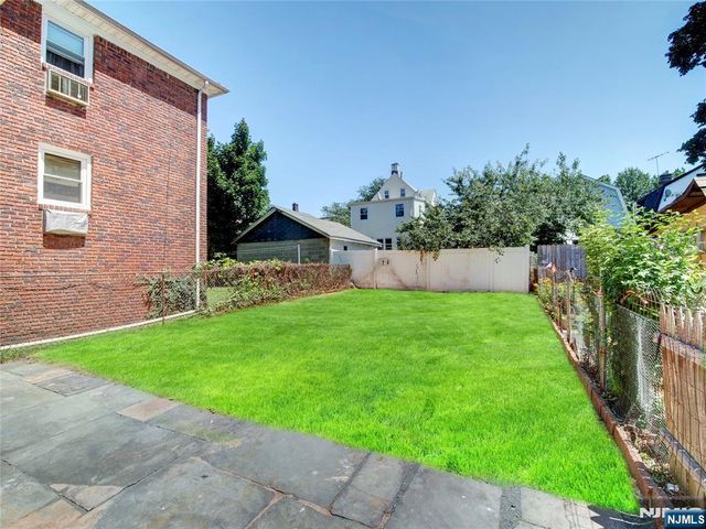 36 42nd Street, Irvington, NJ 07111