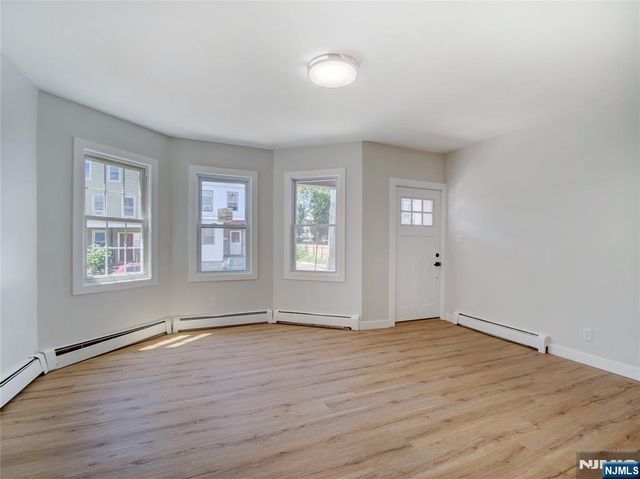 36 42nd Street, Irvington, NJ 07111
