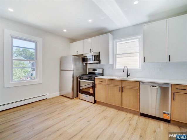36 42nd Street, Irvington, NJ 07111