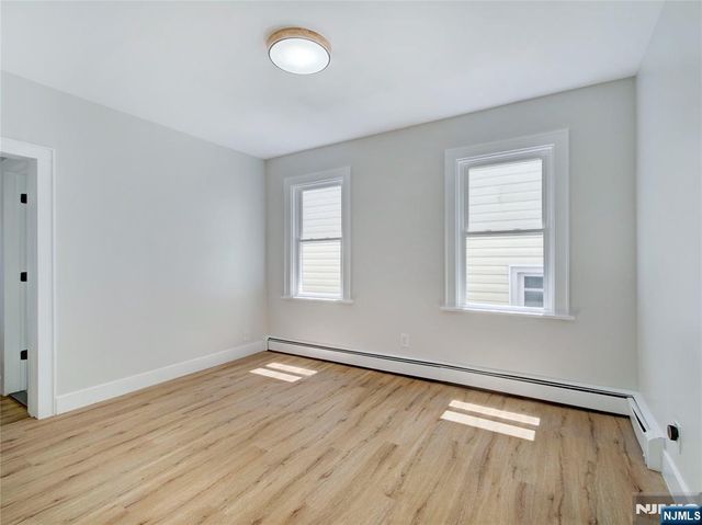 36 42nd Street, Irvington, NJ 07111