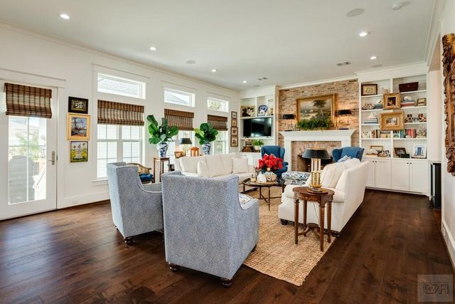 7 Caroline, Galveston, TX 77554