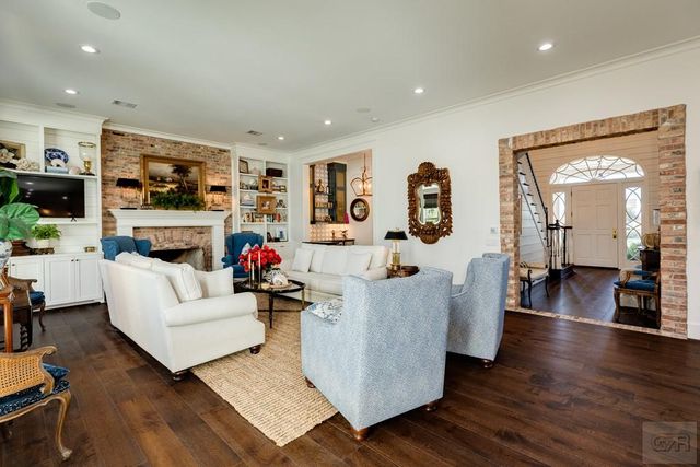 7 Caroline, Galveston, TX 77554