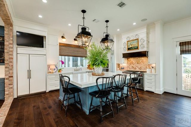 7 Caroline, Galveston, TX 77554