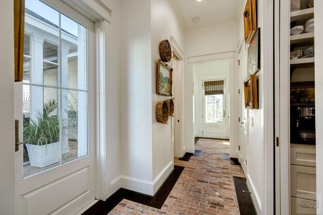 7 Caroline, Galveston, TX 77554