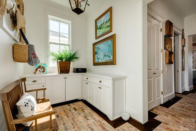 7 Caroline, Galveston, TX 77554