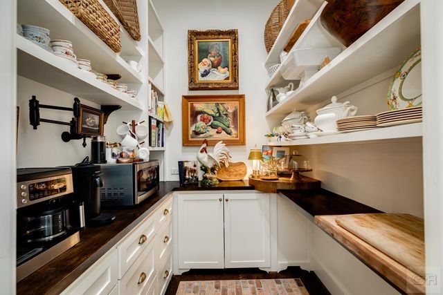 7 Caroline, Galveston, TX 77554