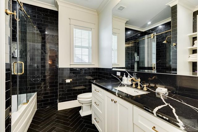 7 Caroline, Galveston, TX 77554