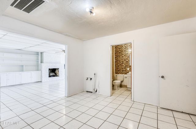 1037 N CLARK Drive, El Paso, TX 79905