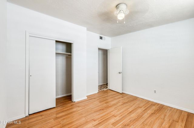 1037 N CLARK Drive, El Paso, TX 79905